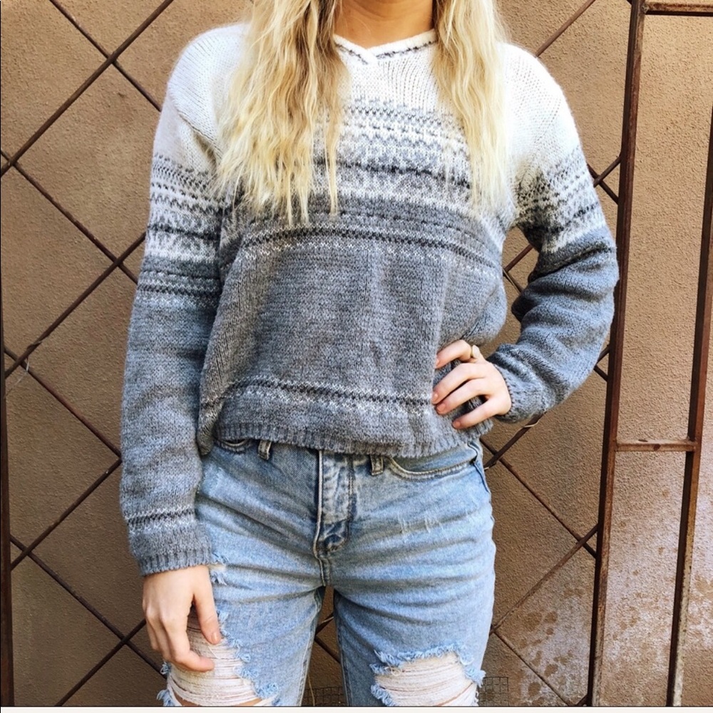 Gray and off white crop sweater // Fits SM-Large